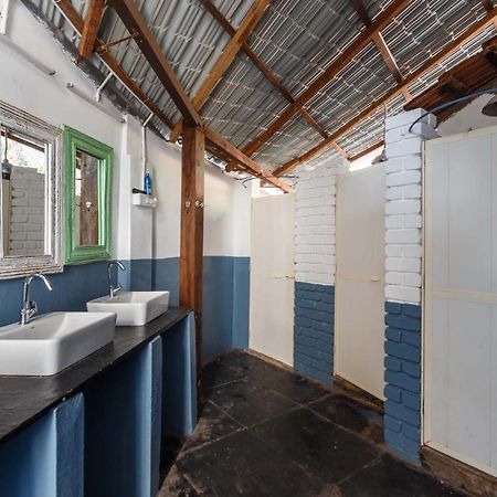 Woke Arpora Hostel Bagian luar foto