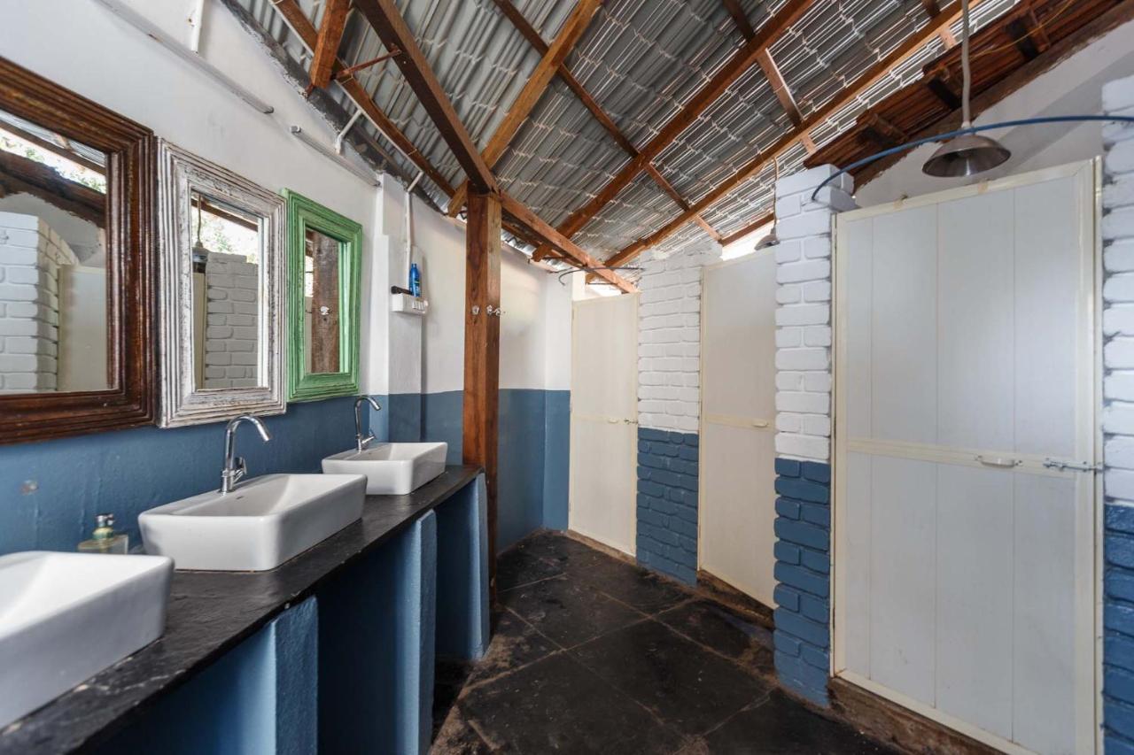 Woke Arpora Hostel Bagian luar foto